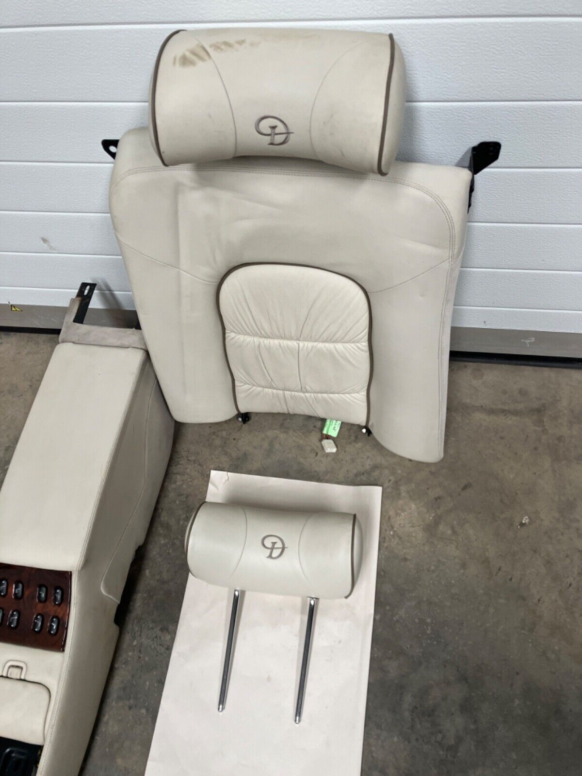 Daimler / XJ6 X350 X358 Close up of interior components