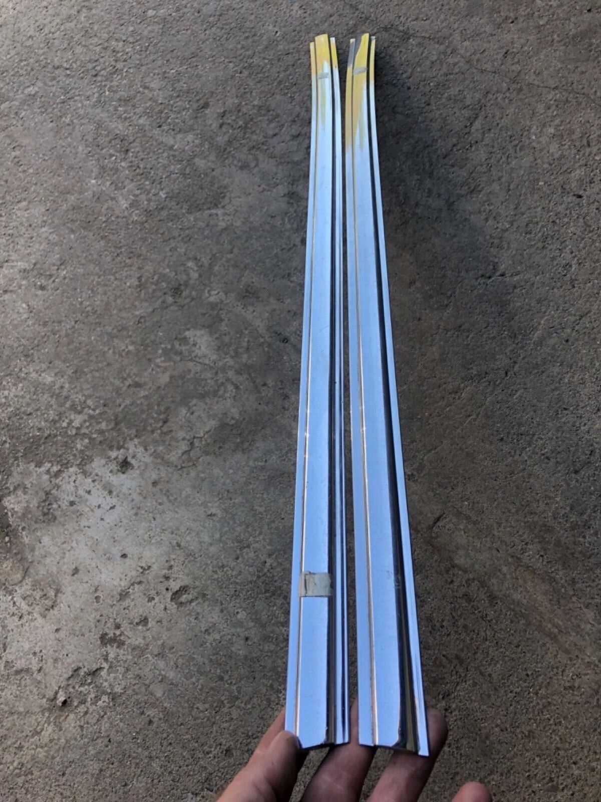 Jaguar E-Type 2+2 Exterior Door Chromes (Pair) - BD29284/5