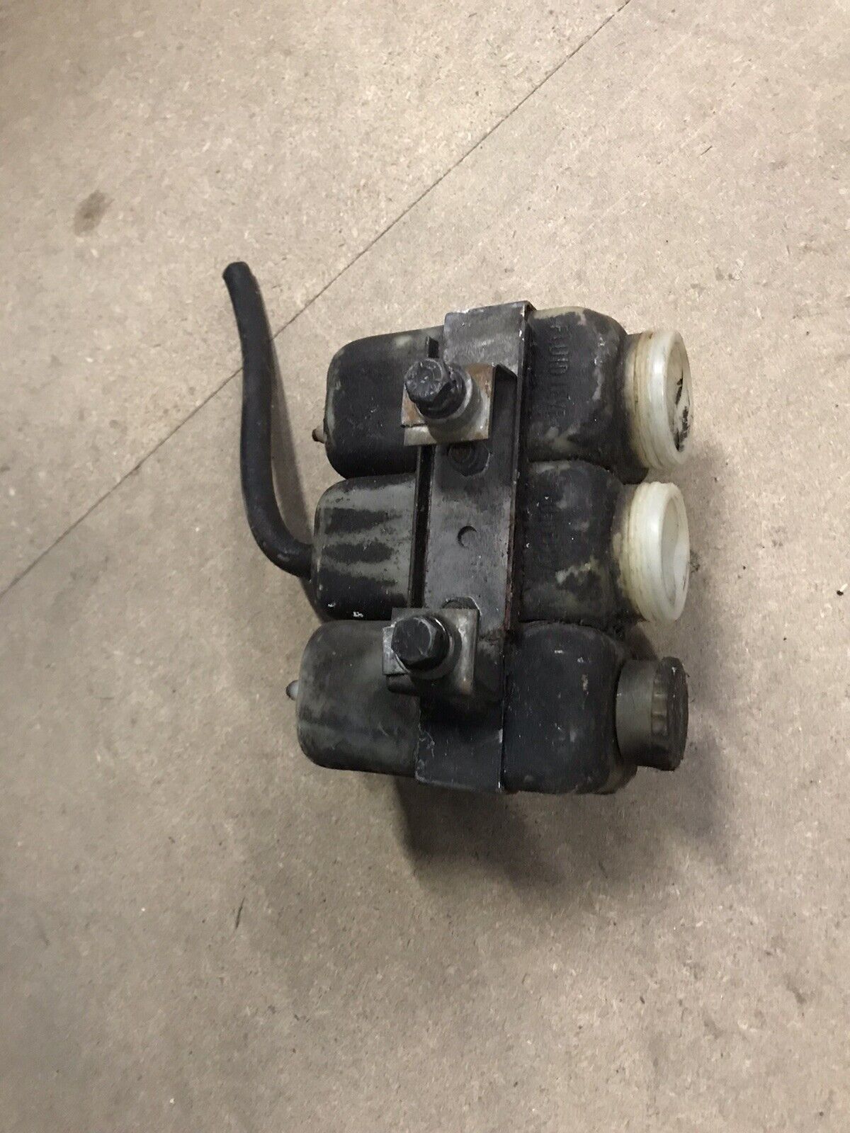 Jaguar E-Type 4.2 Brake/Clutch Reservoir Assembly - Back