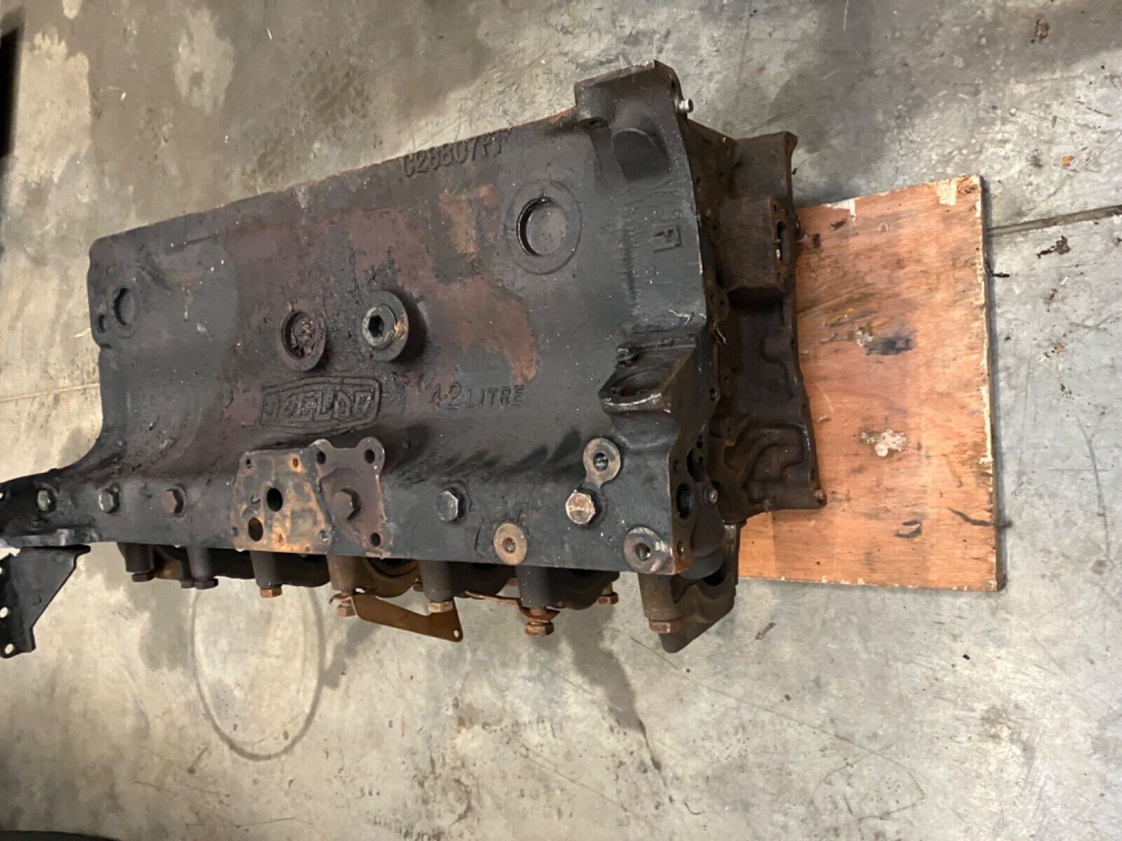 Jaguar E-Type 4.2 Engine Block 2