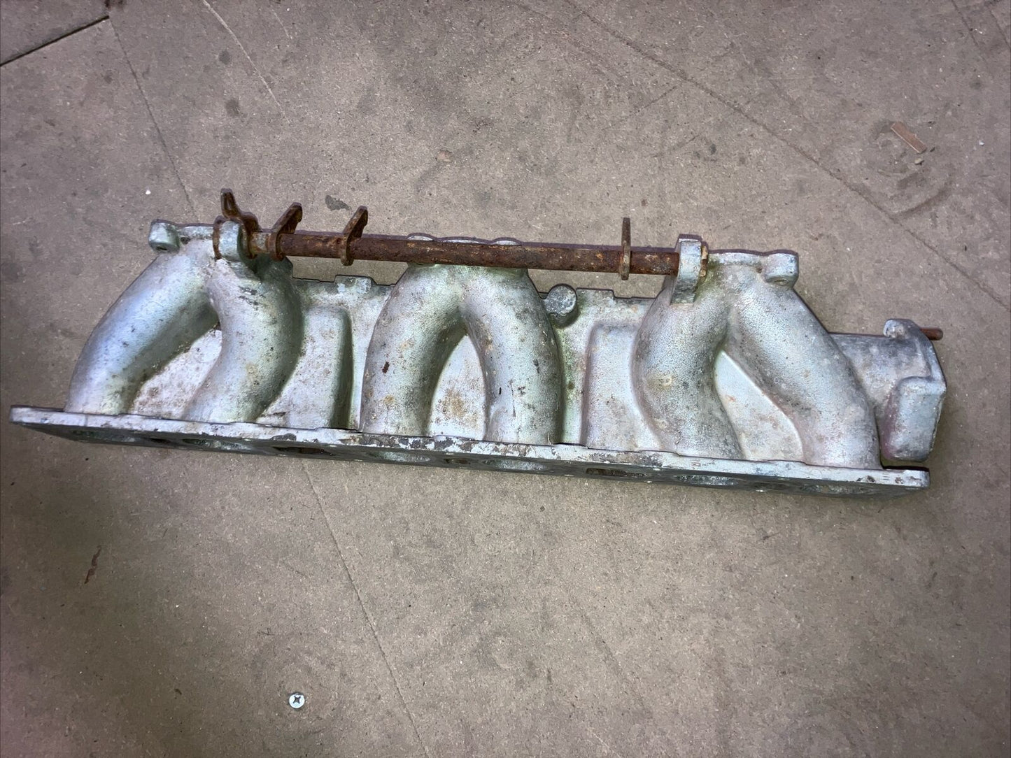 Jaguar E-Type 4.2 Inlet Manifold 4