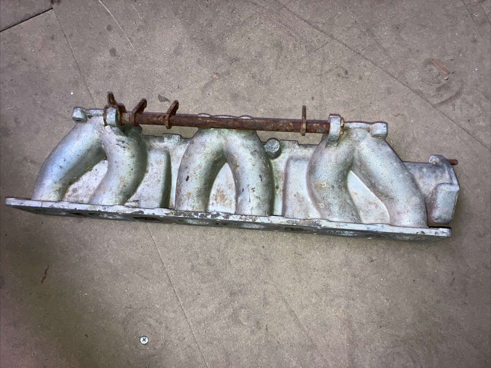 Jaguar E-Type 4.2 Inlet Manifold 4