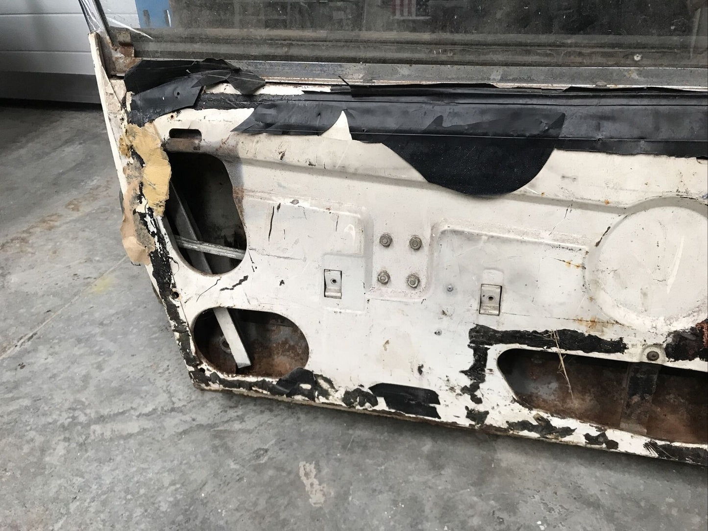 Jaguar E-Type S2 2+2 Left Hand Door_5