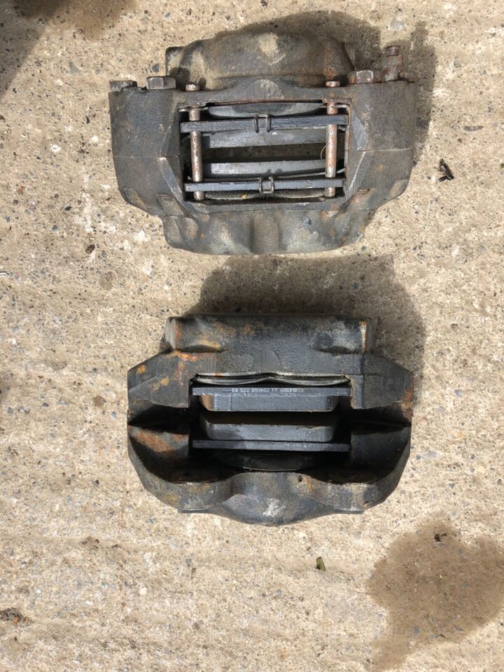 Jaguar E-Type S2 Front Brake Calipers(Pair)_2