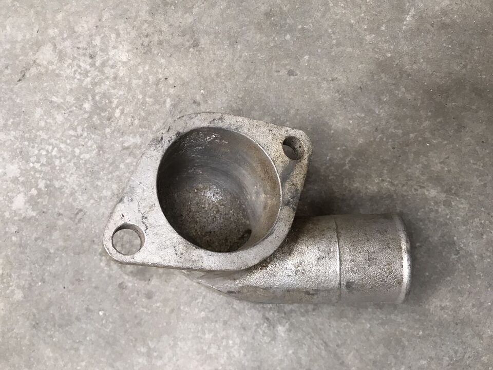 Jaguar E-Type Series 1 3.8 Thermostat Housing Elbow - C12422_2