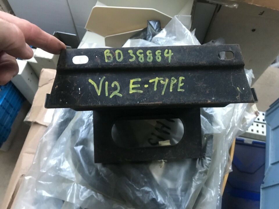 Jaguar E-Type V12 Battery Tray - BD38884_3