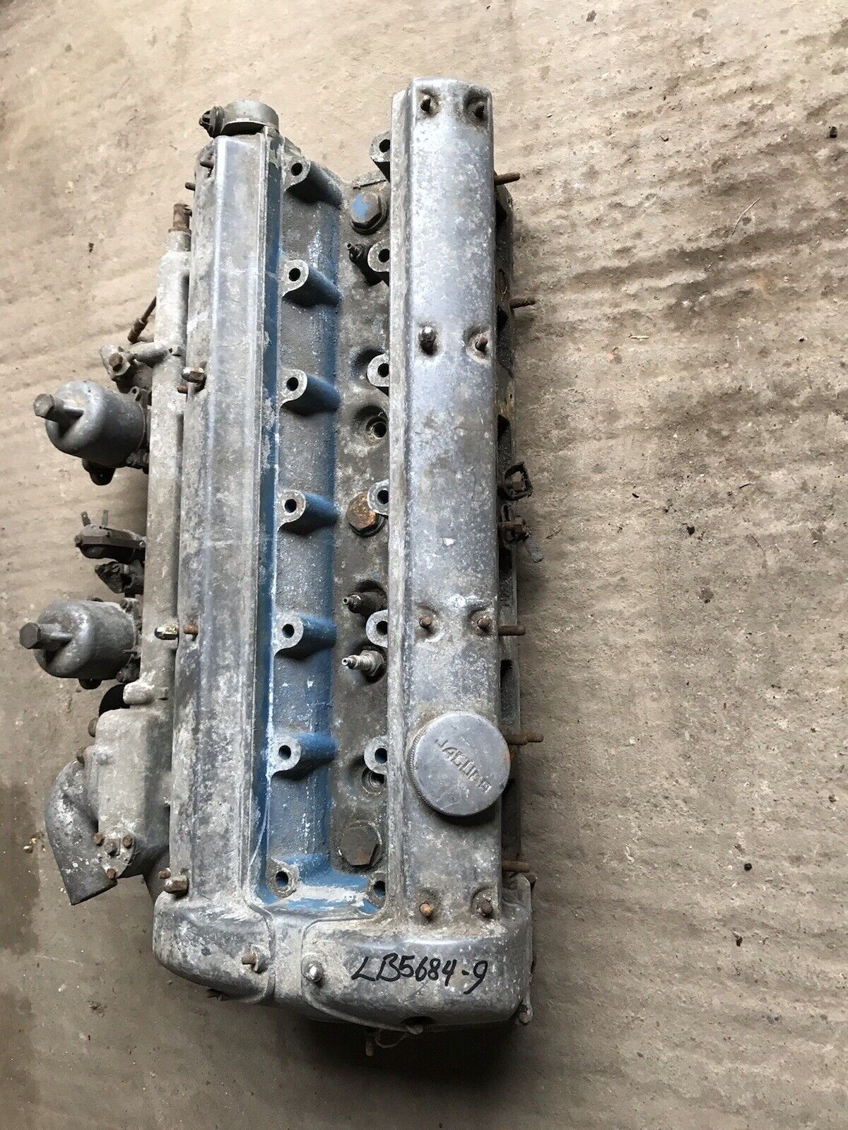 Jaguar MK2 3.8 Cylinder Head with Carburettors_2