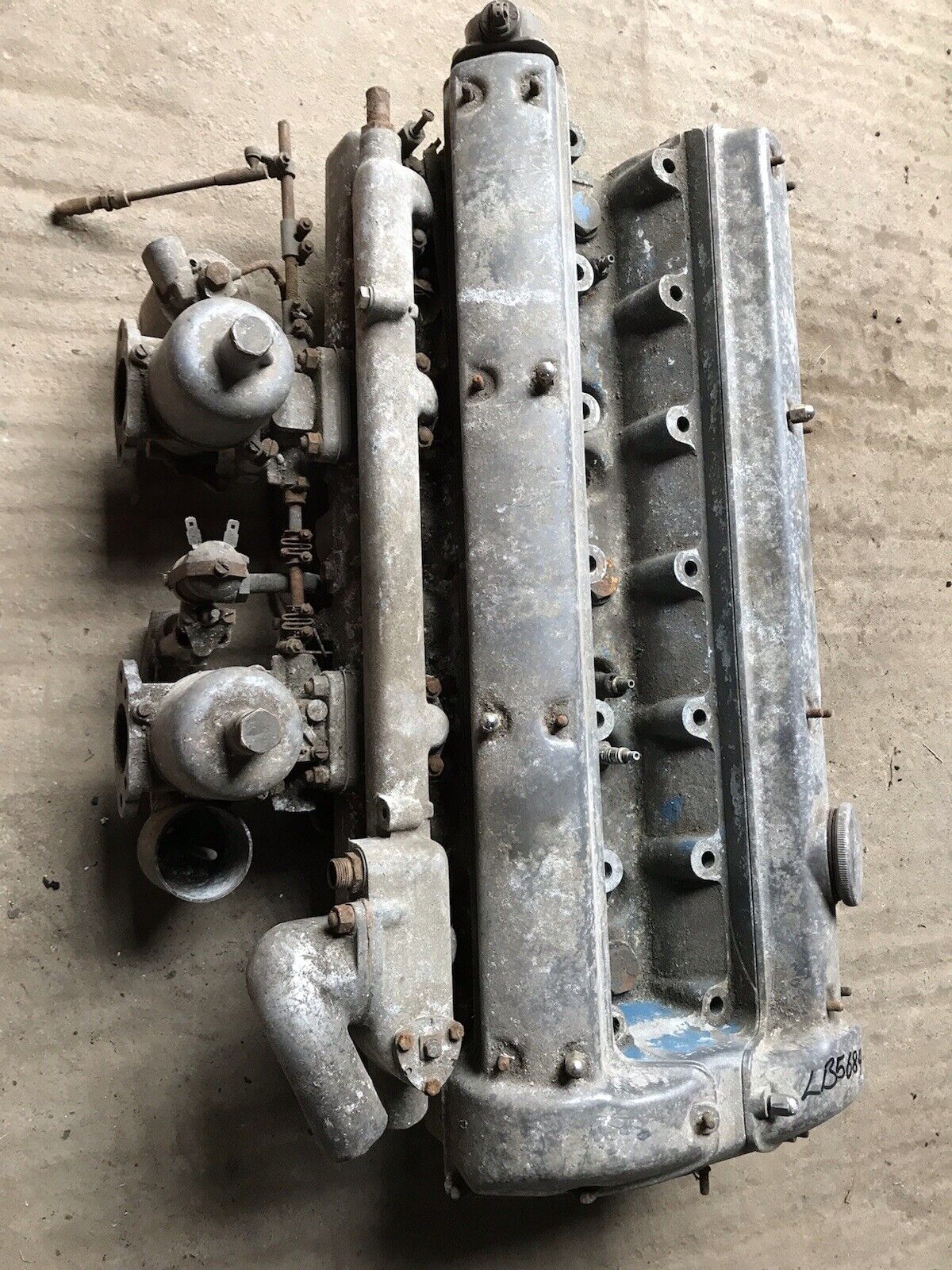 Jaguar MK2 3.8 Cylinder Head with Carburettors_3