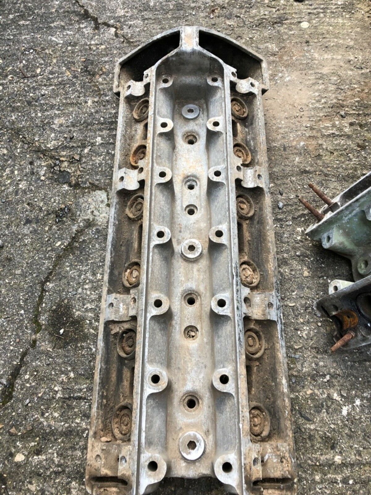 Jaguar XK120 Cylinder Head - Early 1950 - Studless Style_4