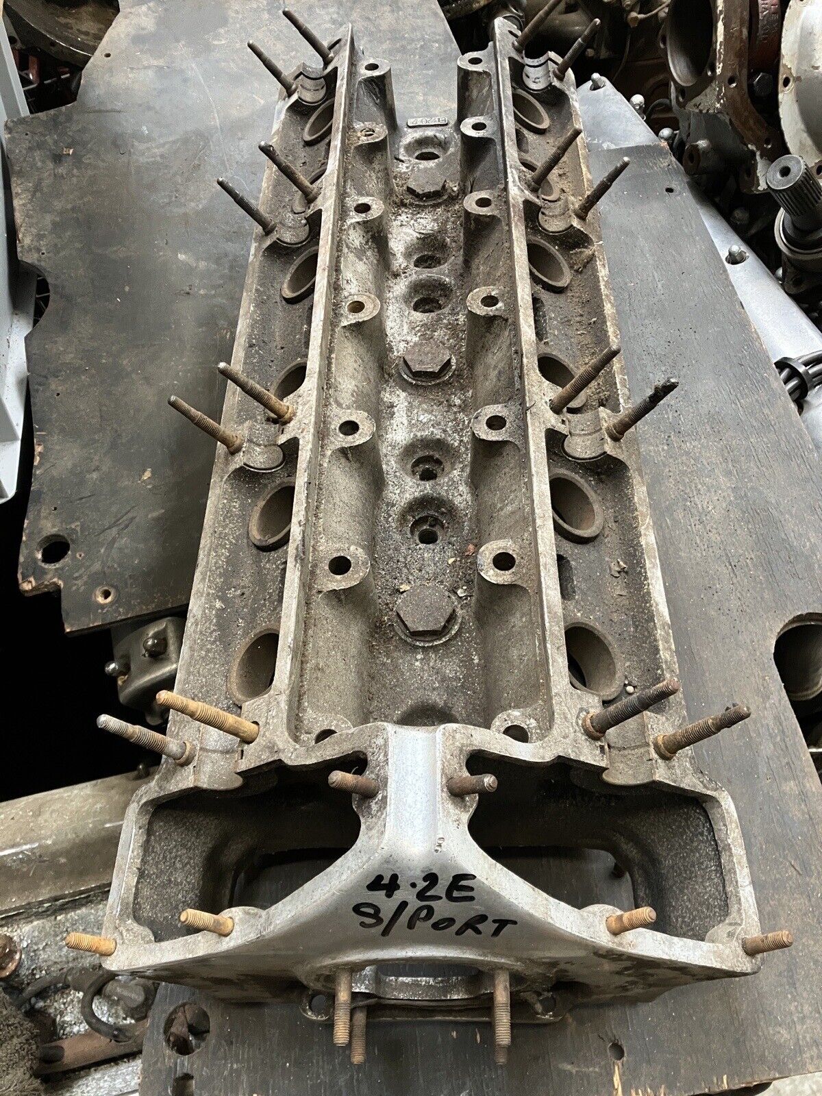 Jaguar E-Type 4.2 Straight Port Cylinder Head - C26200 2