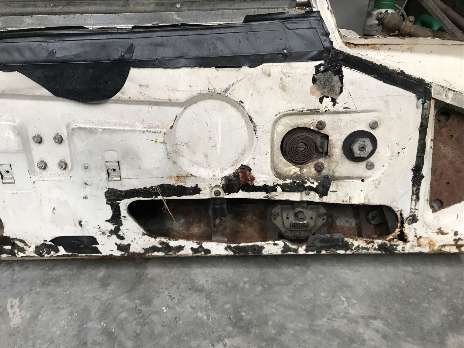 Jaguar E-Type S2 2+2 Left Hand Door_4