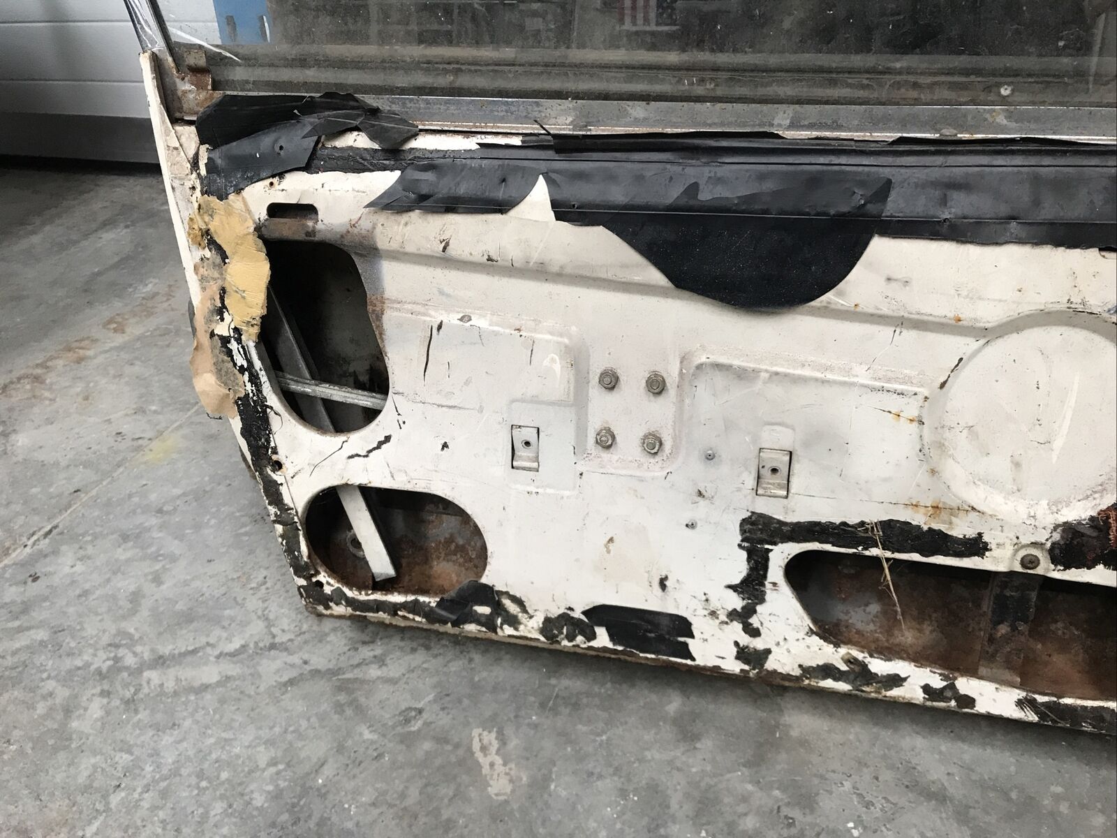 Jaguar E-Type S2 2+2 Left Hand Door_5