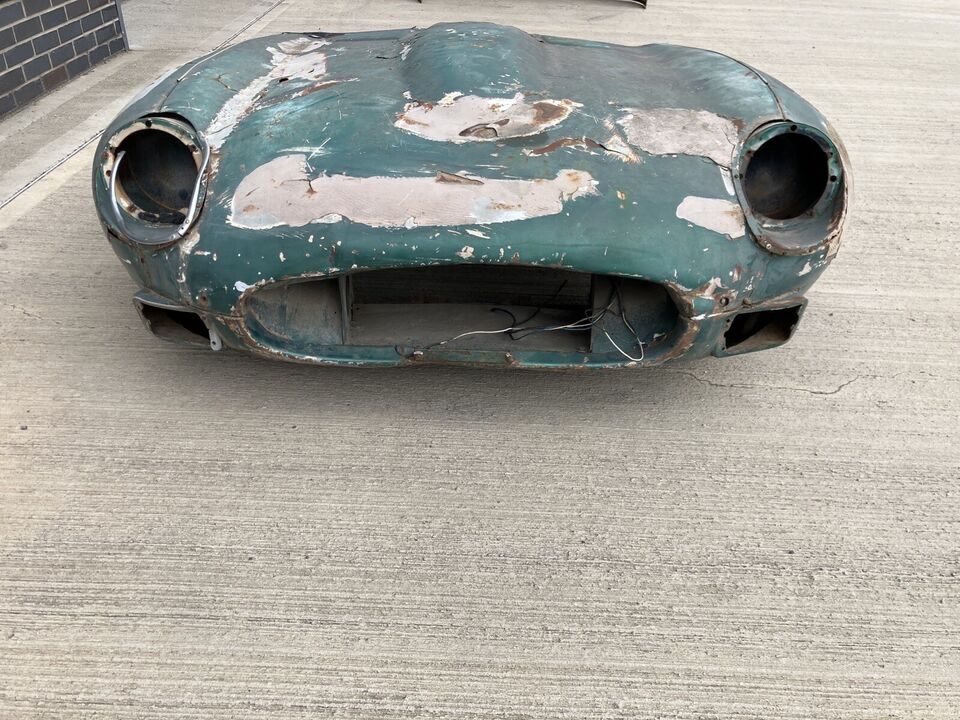 Jaguar E-Type Series 2 4.2 Bonnet_2