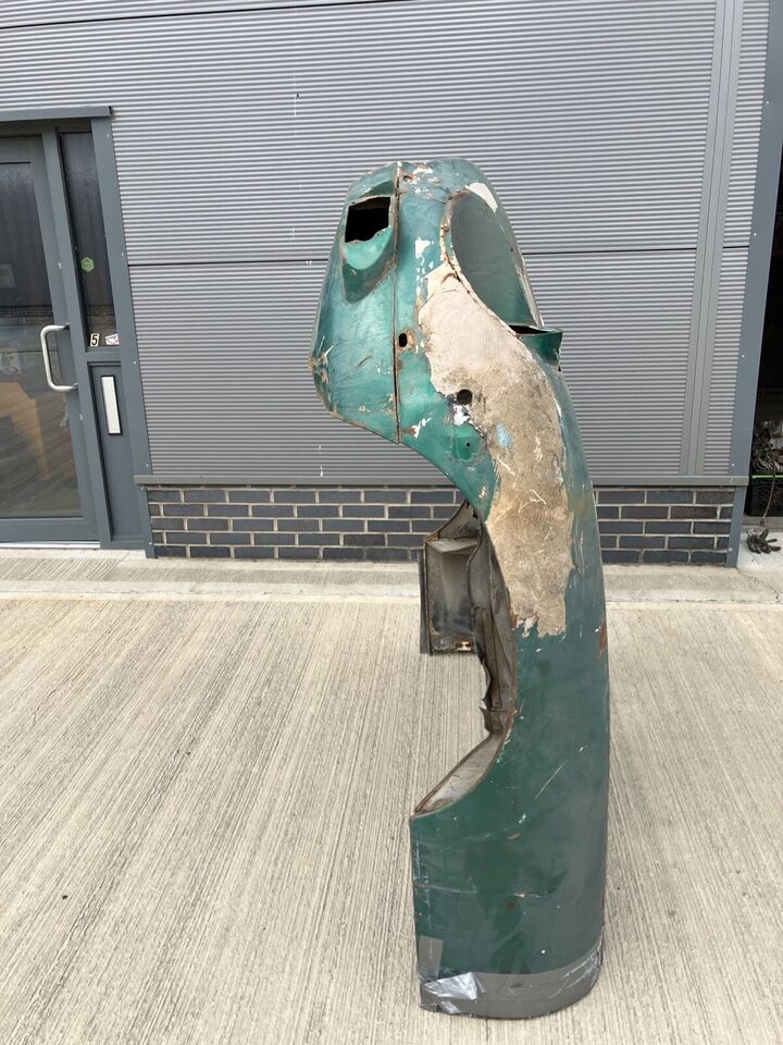 Jaguar E-Type Series 2 4.2 Bonnet_3