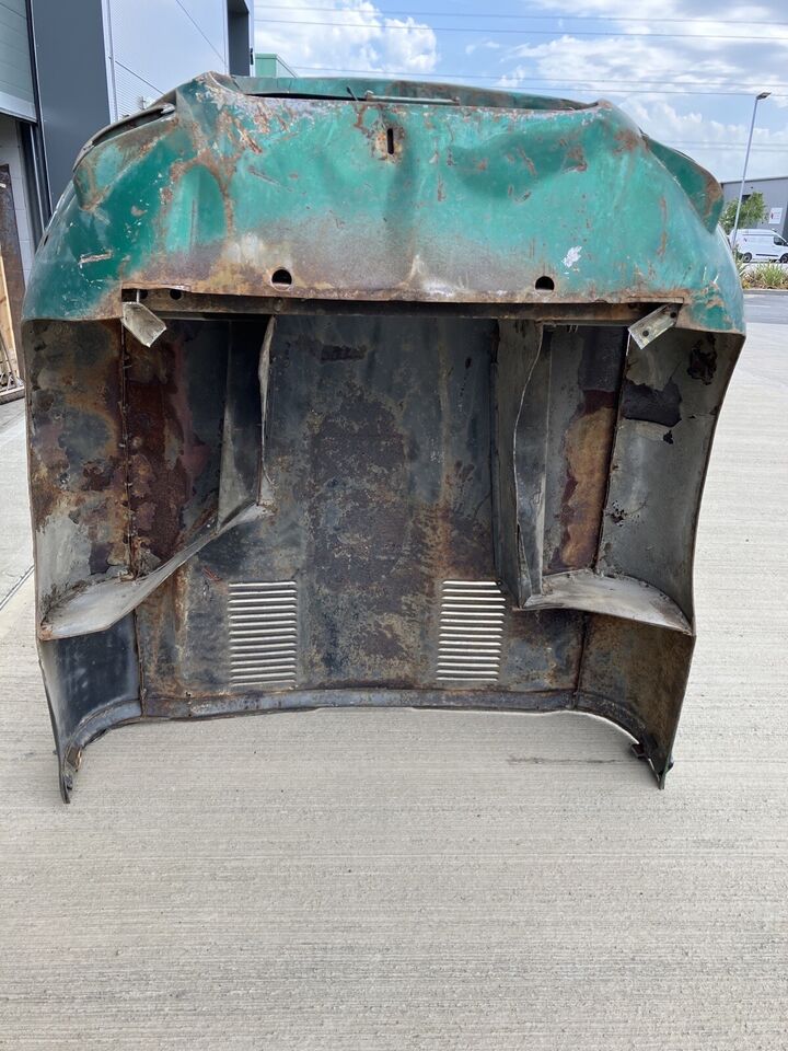 Jaguar E-Type Series 2 4.2 Bonnet_4