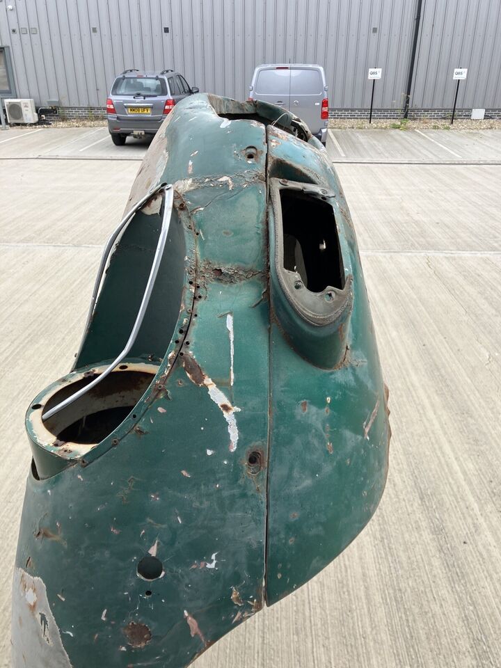 Jaguar E-Type Series 2 4.2 Bonnet_8