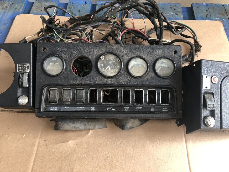 Jaguar E-Type Series 2 4.2 Center Dash_2