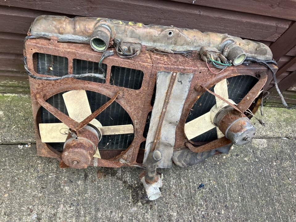 Jaguar E-Type V12 Radiator Assembly_2