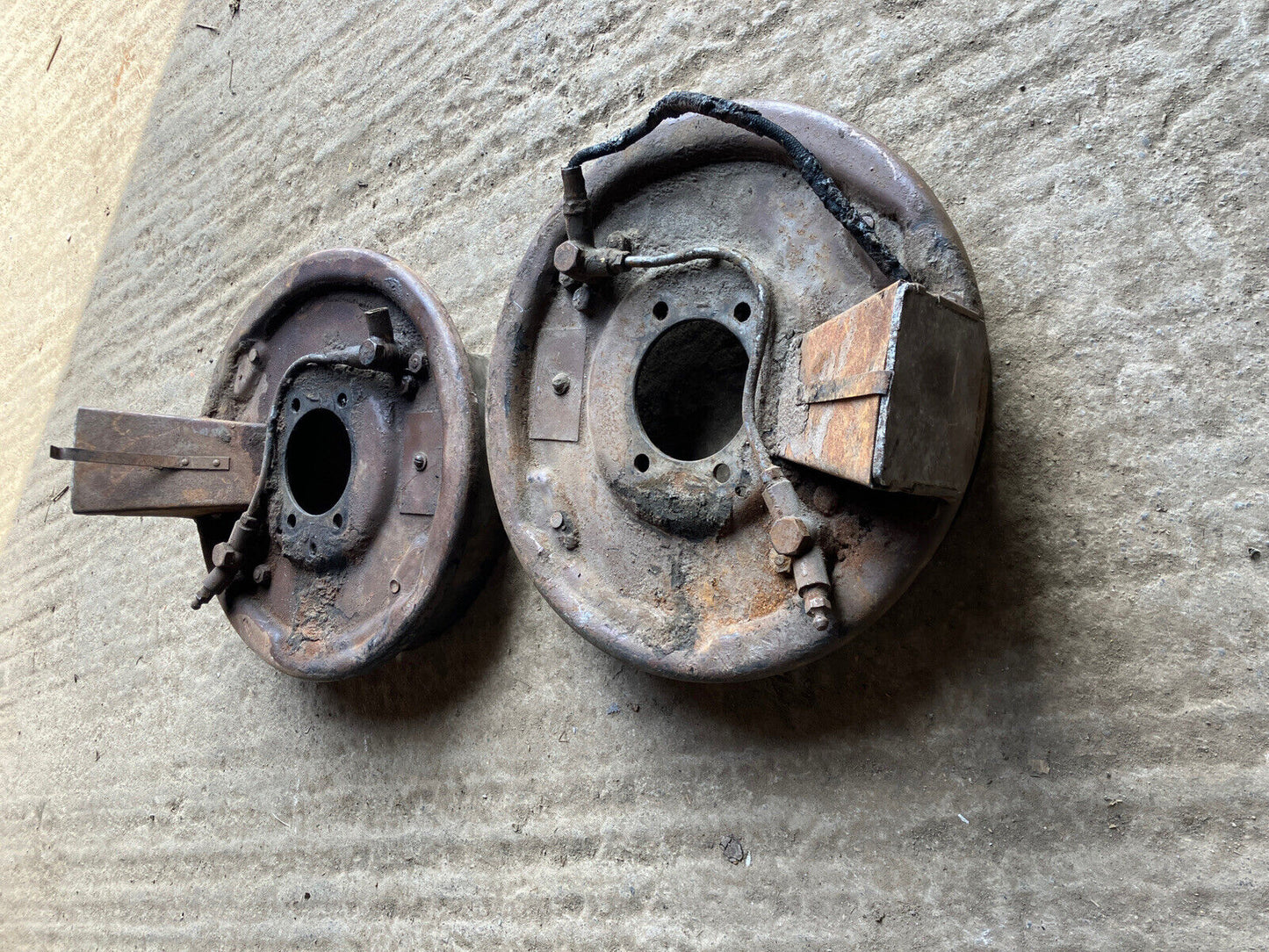 Jaguar XK120 Brake Backing Plates ‘Early Style’ (Pair)_2