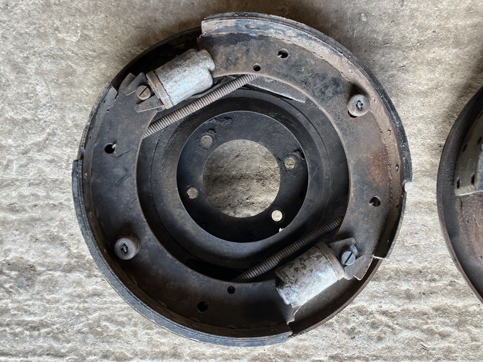 Jaguar XK120 Brake Backing Plates ‘Early Style’ (Pair)_6